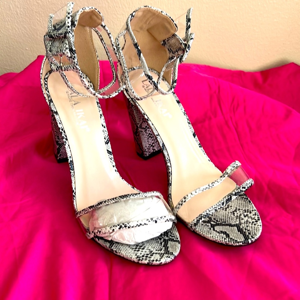 Black and white snake design sandals new